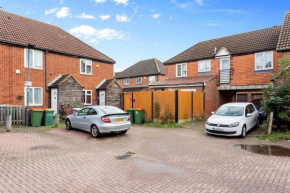 Cozy 3-Bed House near LCY & EXCEL ideal for groups & families